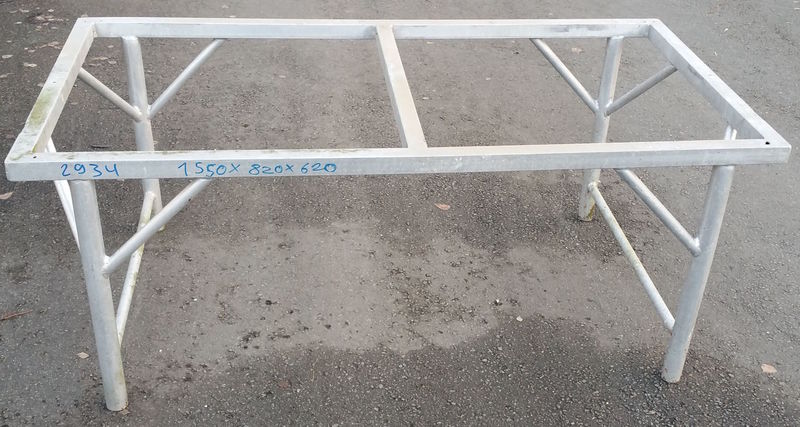 Gebraucht Verkauf, Berlin Deutschland,Arbeitstisch mit Abfall-Loch